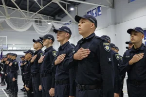 До скількох років беруть у поліцію України: закон і практика